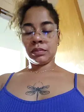 VitoriaFernandes online show from 11-19-25, 08:31