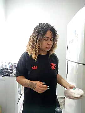 VitoriaFernandes online show from 02-18-26, 01:51