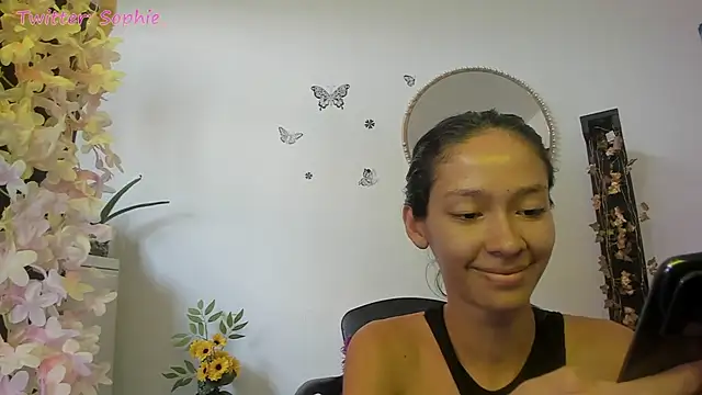 Snapshot of Sophie_sweett19 chatting on 02-21-25, 08:05 Sophie sweett19 online show from 02-21-25, 08:05