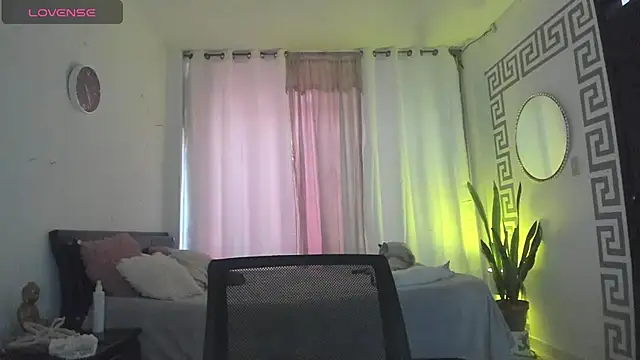 Snapshot of Sophie_sweett19 chatting on 11-23-25, 09:25 Sophie sweett19 online show from 11-23-25, 09:25