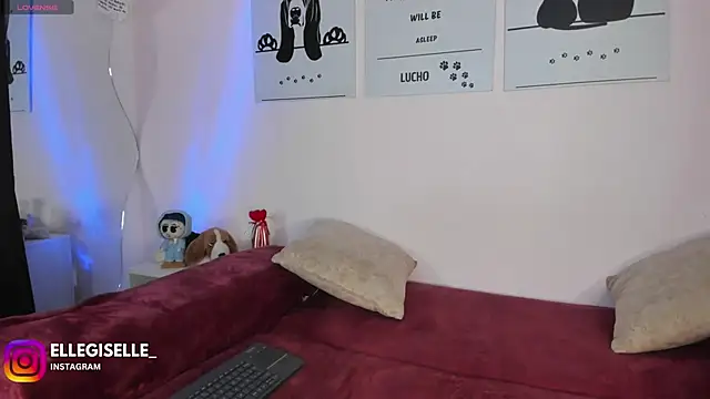 ElleGisellee online show from 02-08-26, 01:20