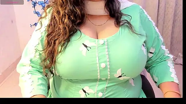 Snapshot of Gulabi_Queen chatting on 11-01-25, 05:04 Gulabi Queen online show from 11-01-25, 05:04