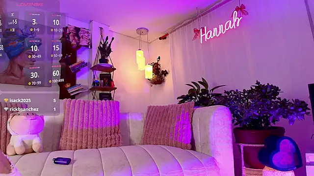 Snapshot of HANNAH_LOVEE chatting on 03-23-25, 06:16 HANNAH LOVEE online show from 03-23-25, 06:16