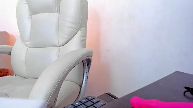 anyi restrepo online show from 12-11-24, 02:33