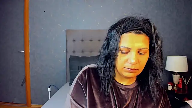 AmyCubes online show from 10-22-25, 04:02