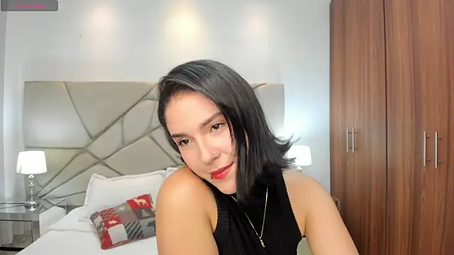 kendaall jenner  online show from 12-31-24, 04:49