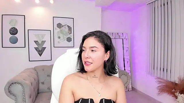 kendaall jenner  online show from 01-08-25, 04:12