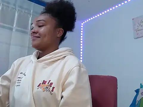 Snapshot of katty_ebonny chatting on 11-19-25, 02:00 katty ebonny online show from 11-19-25, 02:00