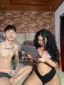 Snapshot of G_Poseidon_y_Cloe chatting on 11-30-25, 08:35 G Poseidon y Cloe online show from 11-30-25, 08:35