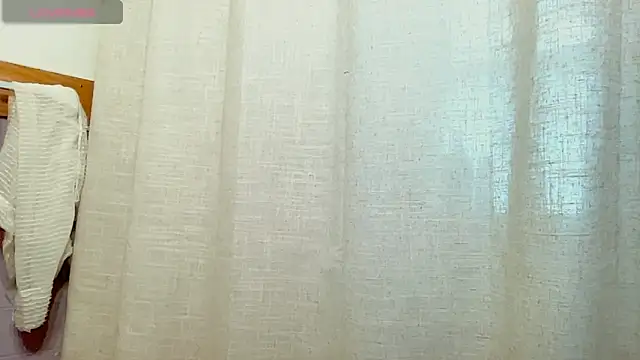 Snapshot of SkarlettRose96 chatting on 10-20-25, 06:41 SkarlettRose96 online show from 10-20-25, 06:41