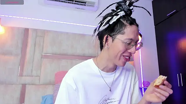 manu vera online show from 03-19-25, 01:29