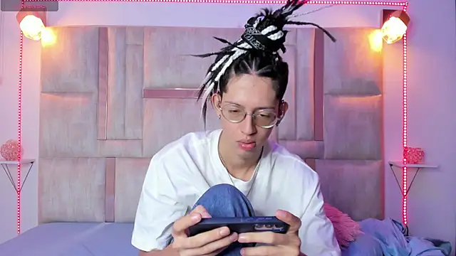 manu vera online show from 03-19-25, 04:34