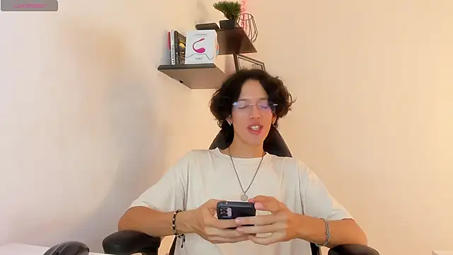 manu vera online show from 09-26-25, 07:51