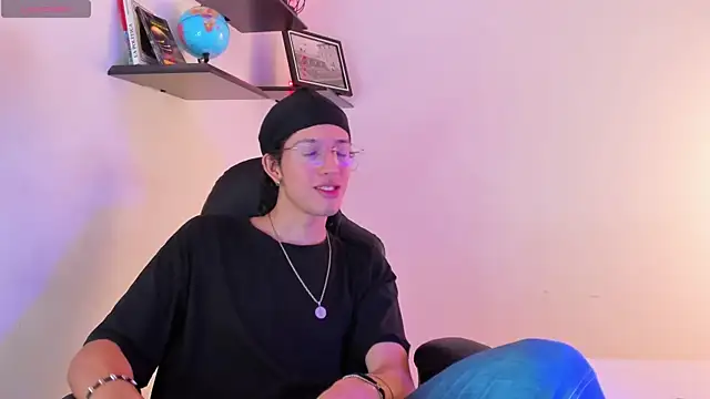 manu vera online show from 10-10-25, 03:27