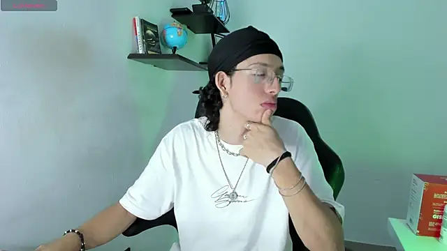 manu vera online show from 11-06-25, 02:23