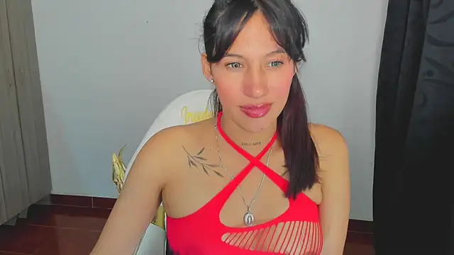 Snapshot of victoriia_sweet_ chatting on 03-12-25, 06:00 victoriia sweet online show from 03-12-25, 06:00