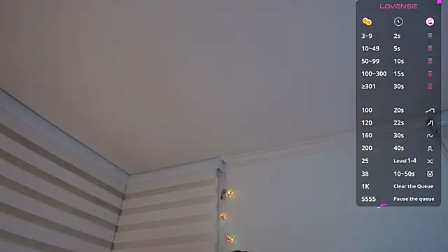 venusleroy  online show from 12-19-25, 01:01