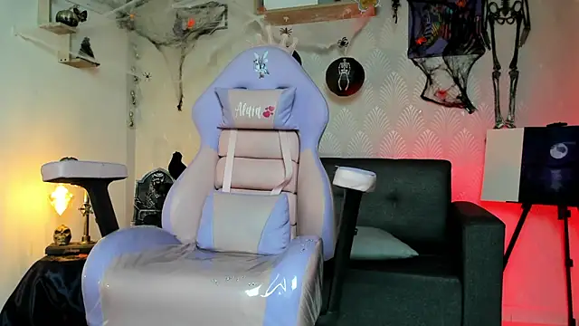 Alaia Love77 online show from 10-31-25, 11:44