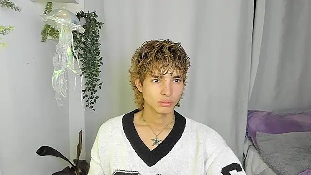 santy-kitty online show from 10-07-25, 02:09