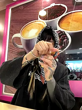 Snapshot of EemaHaruki chatting on 10-20-25, 08:09 EemaHaruki online show from 10-20-25, 08:09