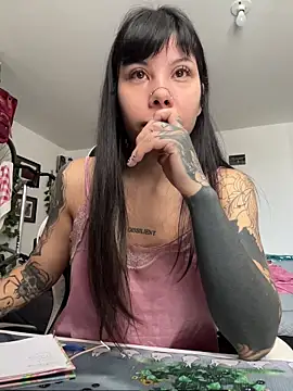 Snapshot of EemaHaruki chatting on 10-24-25, 05:20 EemaHaruki online show from 10-24-25, 05:20