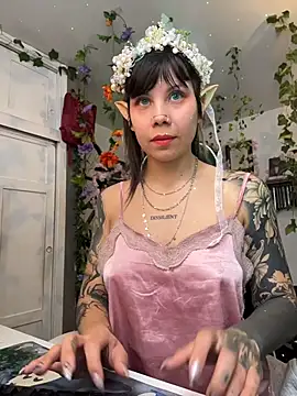 Snapshot of EemaHaruki chatting on 10-31-25, 06:42 EemaHaruki online show from 10-31-25, 06:42