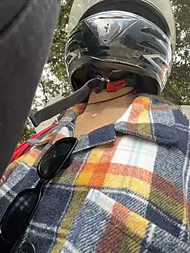 Snapshot of EemaHaruki chatting on 11-12-25, 06:30 EemaHaruki online show from 11-12-25, 06:30