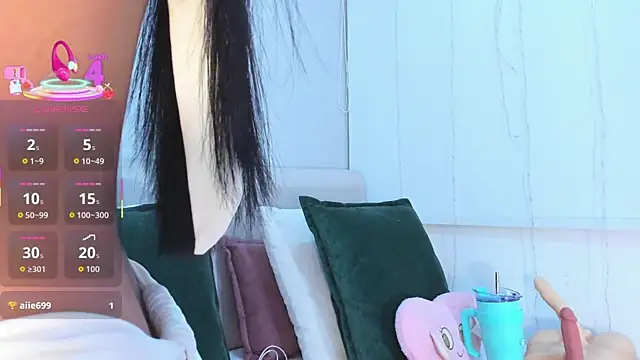 Isaa Queen online show from 10-07-25, 07:44