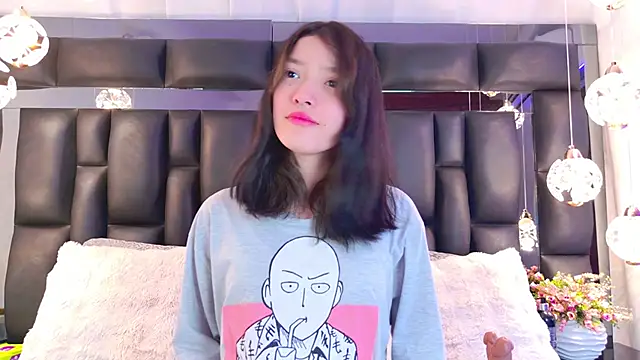 Snapshot of AlliciaKim chatting on 02-17-25, 07:21 AlliciaKim online show from 02-17-25, 07:21