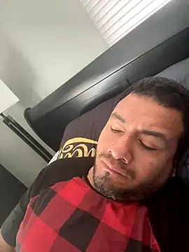 Snapshot of elamante03 chatting on 11-20-25, 02:39 elamante03 online show from 11-20-25, 02:39