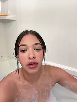 Snapshot of Naniwithnano chatting on 11-25-25, 02:55 Naniwithnano online show from 11-25-25, 02:55