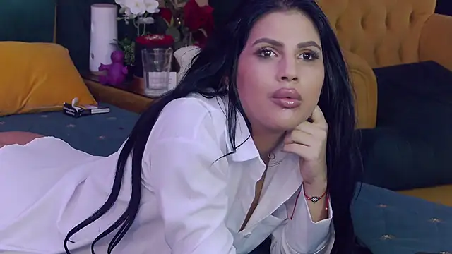 Snapshot of GiuliaHarvey chatting on 03-22-25, 03:41 GiuliaHarvey online show from 03-22-25, 03:41