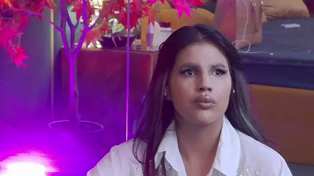 Snapshot of GiuliaHarvey chatting on 09-18-25, 12:01 GiuliaHarvey online show from 09-18-25, 12:01