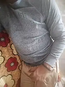 Snapshot of pura43 chatting on 02-25-25, 05:58 pura43 online show from 02-25-25, 05:58