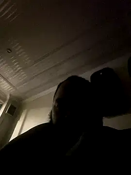 Snapshot of R32RLINE chatting on 12-15-25, 10:25 R32RLINE online show from 12-15-25, 10:25