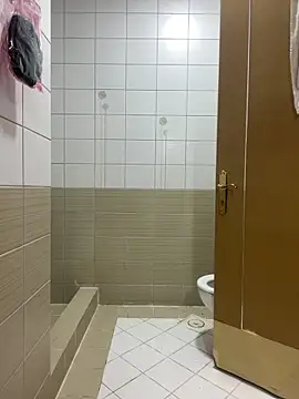 Layla-daloua online show from 12-14-25, 10:36