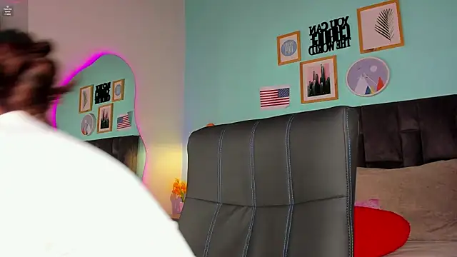 ParisFox  online show from 01-17-25, 07:49