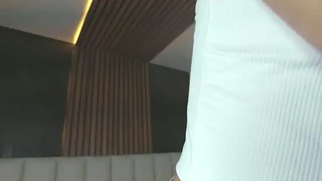 ParisFox  online show from 02-21-25, 07:32