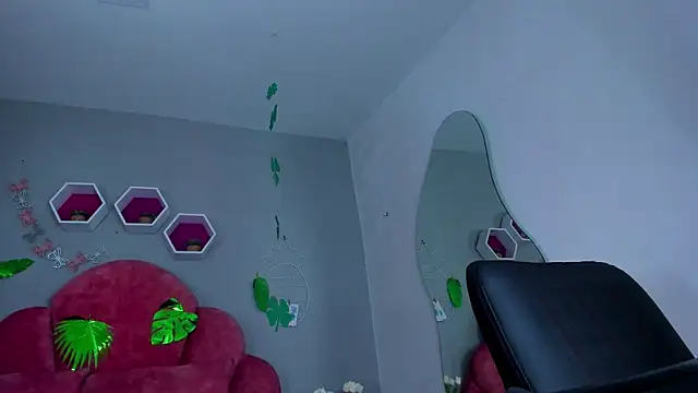 ParisFox  online show from 03-15-25, 05:04