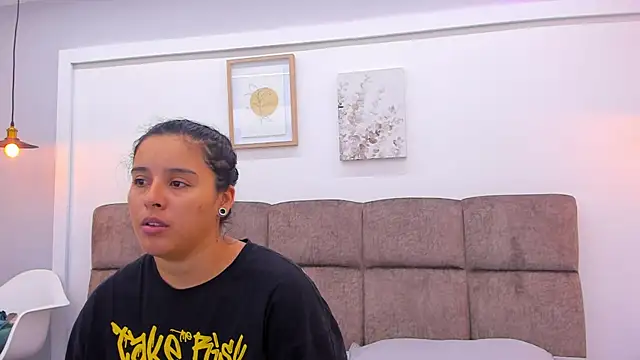 Dilan y Mia online show from 01-29-25, 01:07