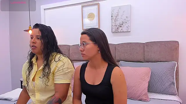 Dilan y Mia online show from 03-08-25, 01:14