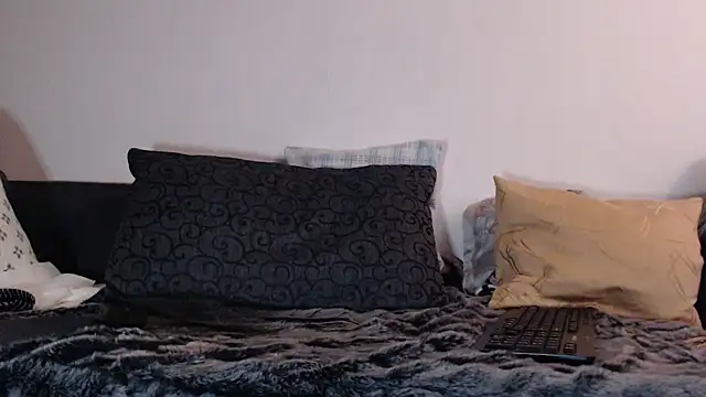 Snapshot of Manfred-Bi chatting on 12-20-24, 07:17 Manfred-Bi online show from 12-20-24, 07:17