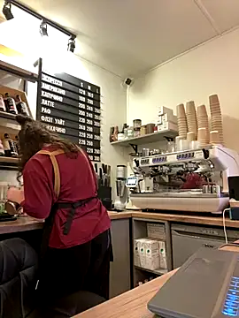 Snapshot of cinnabon_ chatting on 10-10-25, 12:37 cinnabon online show from 10-10-25, 12:37