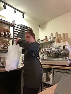 Snapshot of cinnabon_ chatting on 10-19-25, 01:56 cinnabon online show from 10-19-25, 01:56