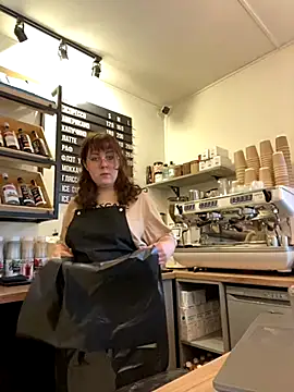 Snapshot of cinnabon_ chatting on 10-21-25, 11:55 cinnabon online show from 10-21-25, 11:55