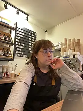 Snapshot of cinnabon_ chatting on 10-25-25, 11:51 cinnabon online show from 10-25-25, 11:51