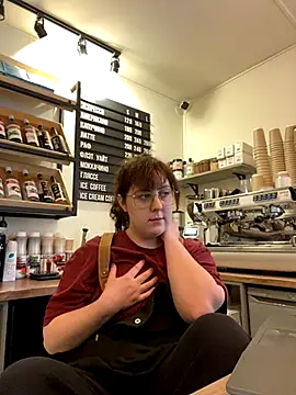 Snapshot of cinnabon_ chatting on 10-27-25, 11:36 cinnabon online show from 10-27-25, 11:36