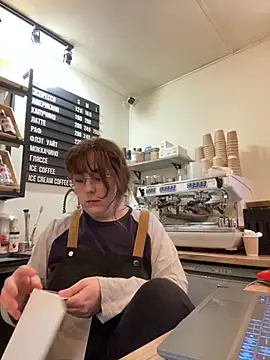 Snapshot of cinnabon_ chatting on 11-20-25, 12:38 cinnabon online show from 11-20-25, 12:38