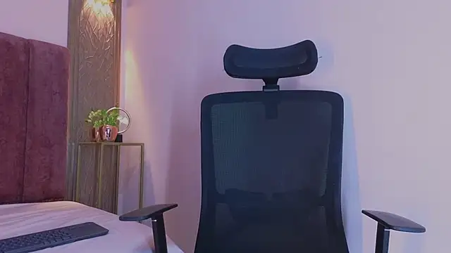 Emy leon online show from 10-23-25, 11:03