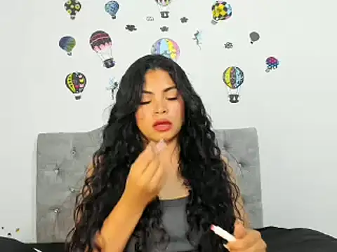 Snapshot of Kymbrown25 chatting on 12-10-24, 01:43 Kymbrown25 online show from 12-10-24, 01:43